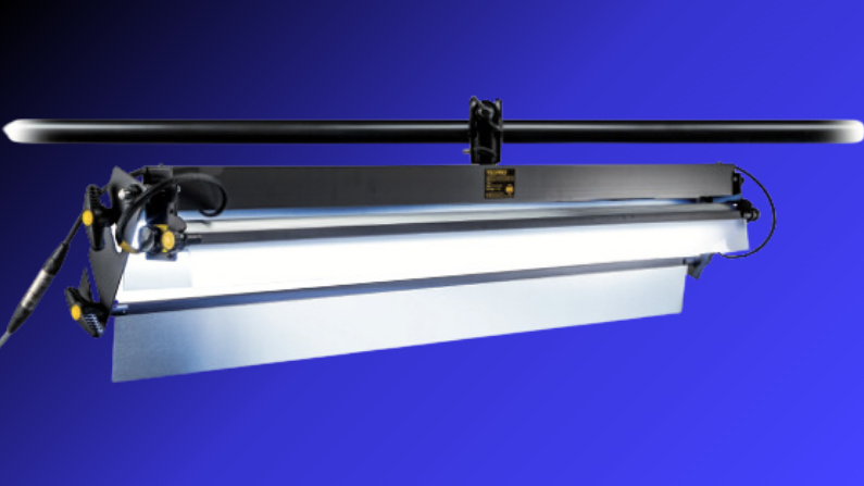 dedolight Asymmetric Background Light: perfectly even shadowless chroma key